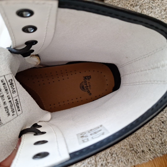 Dr. Martens Boots Womens Sz 10 White 11821 Smooth Leather Combat 42 Doc Grunge - Picture 14 of 14